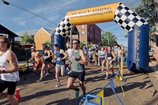Belhaven Hills Classic starting line with runners