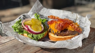 Bulldog Bar hamburger